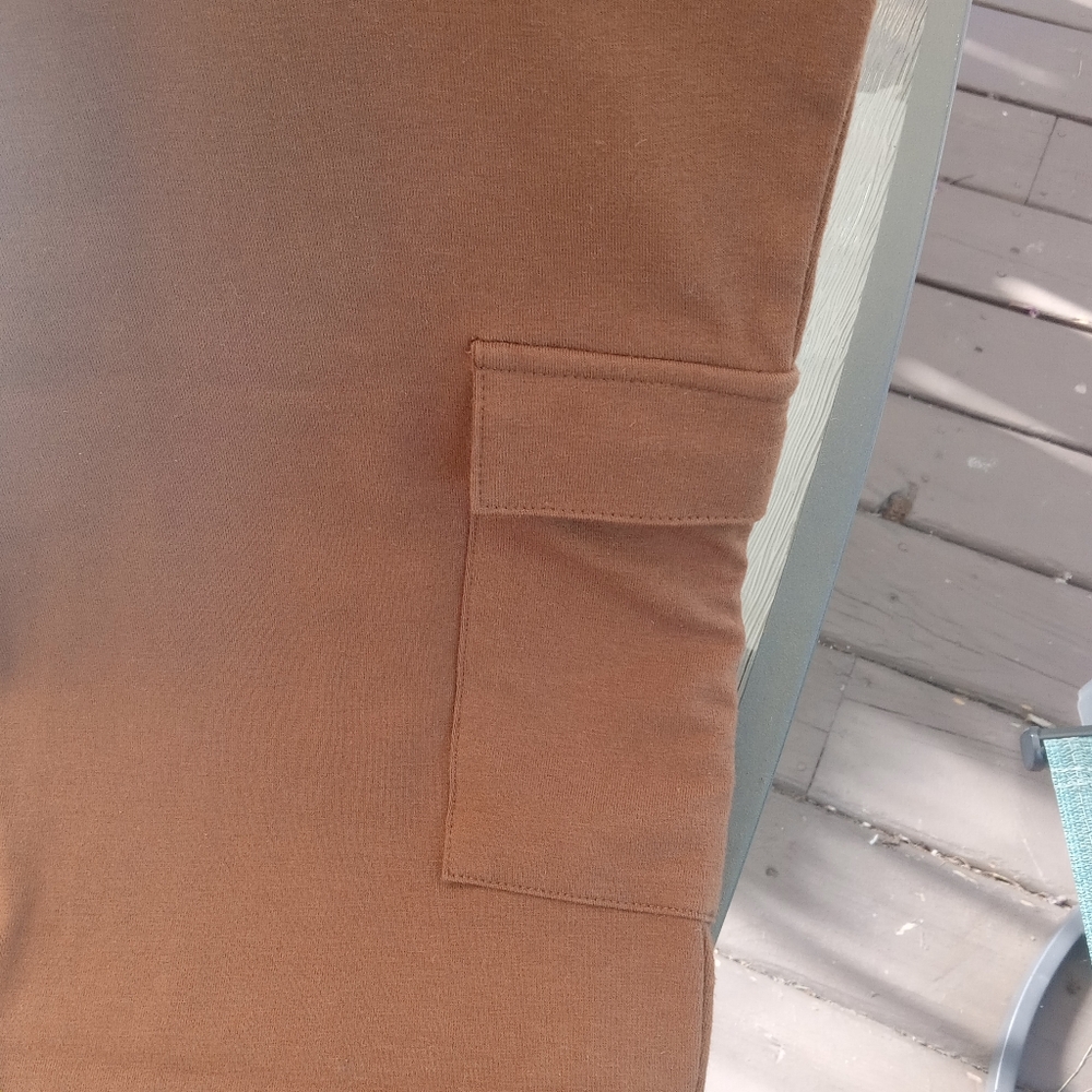 NWOT Wicked by Women with Control Petite Cropped Cargo Pants, PM - Picture 4 of 4